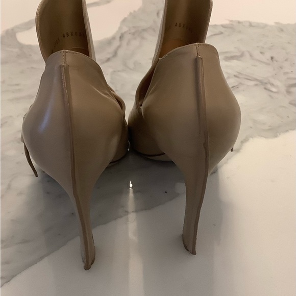 Beautiful Ferragamo shoes! Purchased in NYC. - Picture 2 of 5